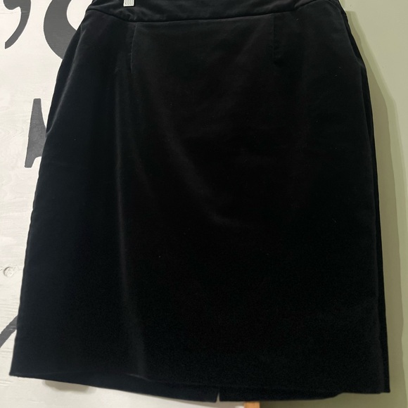 Banana Republic Black Pencil Skirt - Picture 3 of 11